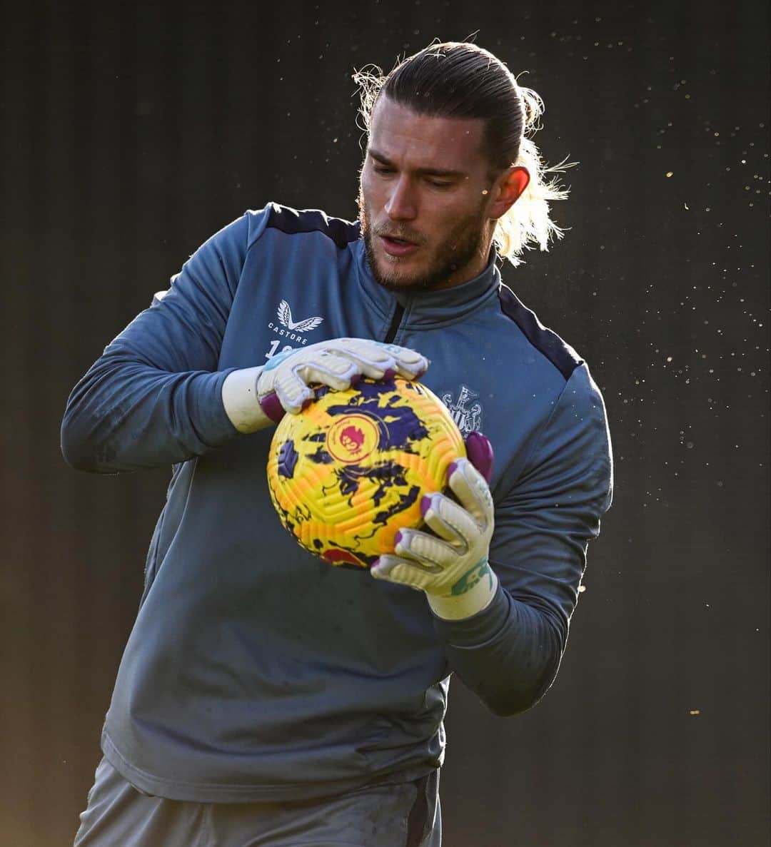 ロリス・カリウスさんのインスタグラム写真 - (ロリス・カリウスInstagram)「⚽️ 🧤 😁」11月24日 4時13分 - loriskarius