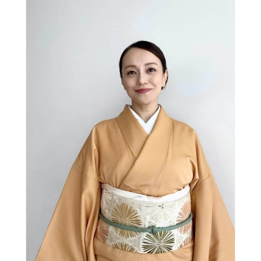 牧瀬里穂のインスタグラム：「11月のお稽古のお手伝い 炉開き 粟ぜんざい 餡を綺麗によそいたい あれ、杉箸と黒文字 黒文字が手前でよかったんでしたっけ？ やっぱり余裕を持って準備しなくては いけませんね そして、亥の子餅 お腹いっぱい　でも美味しかった😋 夜のエアロバイク 通常の時間+ 20分しました 今年もこの日を迎えられて感謝の一日」