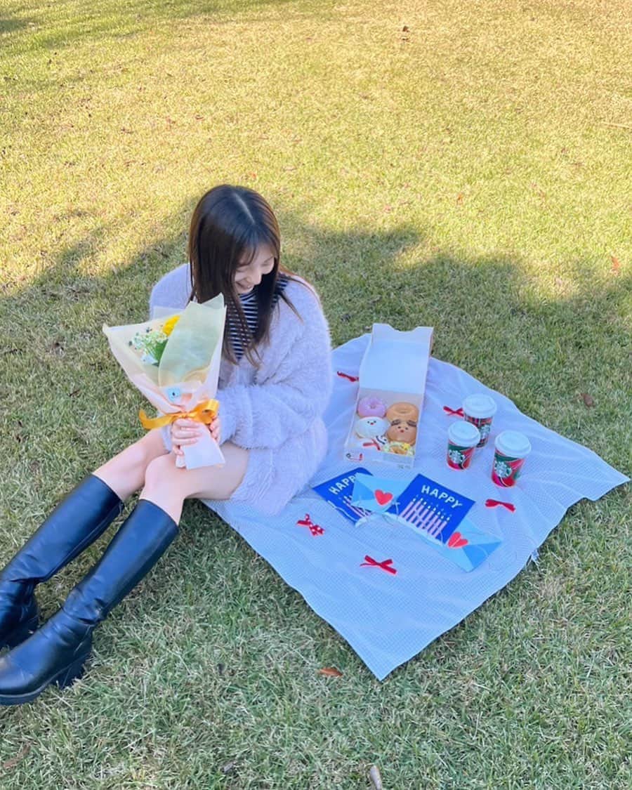 東条澪さんのインスタグラム写真 - (東条澪Instagram)「11/22に21歳の誕生日を迎えました🎂  今年もたくさんの人にお祝いしていただけて幸せです🤭✨  みんないつもありがとう。  21歳のれんれんもよろしくね🫶  #プラチナムプロダクション #誕生日 #ピクニック #picnic #jd #japan #model #rq」11月23日 22時51分 - tojo_ren