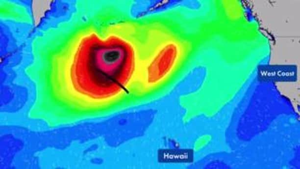 surflineのインスタグラム：「Senior Forecast Manager Jonathan Warren provides the latest details on Hawaii’s second XL swell of the season. Click the link in bio for more info courtesy of @xcel.」