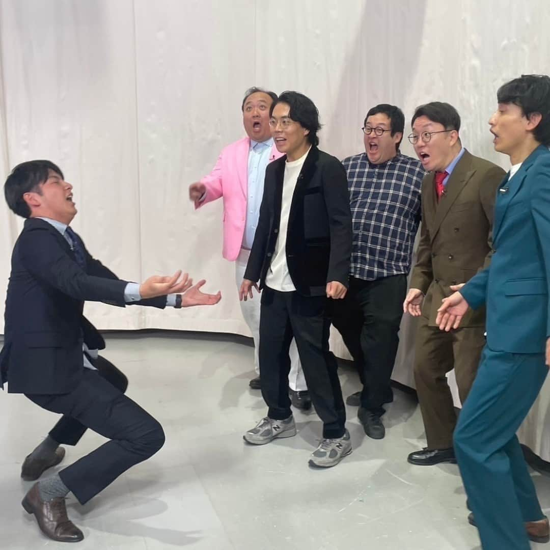 テレビ朝日アナウンサー公式さんのインスタグラム写真 - (テレビ朝日アナウンサー公式Instagram)「深夜2時30分からは #研修テレビ テレビ朝日若手アナウンサーのバラエティ出演を増やすため精鋭若手芸人と共にバラエティを研修する番組！！ 今回のテーマは『ピンチをしのごう！』   生放送の中継やロケ先で予想外のピンチが起こってもしのげるようにする研修！  ①行列店のラーメン店ロケが最悪だった時のピンチをしのげ！！  ②村自慢の湧き水を飲むロケで水がめちゃくちゃすっぱかった時のピンチをしのげ！！ アナウンサーたちは上手くピンチをしのげるのか？？ まさか！芸人達も再研修！？ 是非ご覧ください！！   【若手芸人】 #春とヒコーキ #ひつじねいり #ママタルト #令和ロマン   【テレビ朝日アナウンサー】 #草薙和輝 #並木万里菜 #所村武蔵」11月23日 23時06分 - tvasahi_announcers