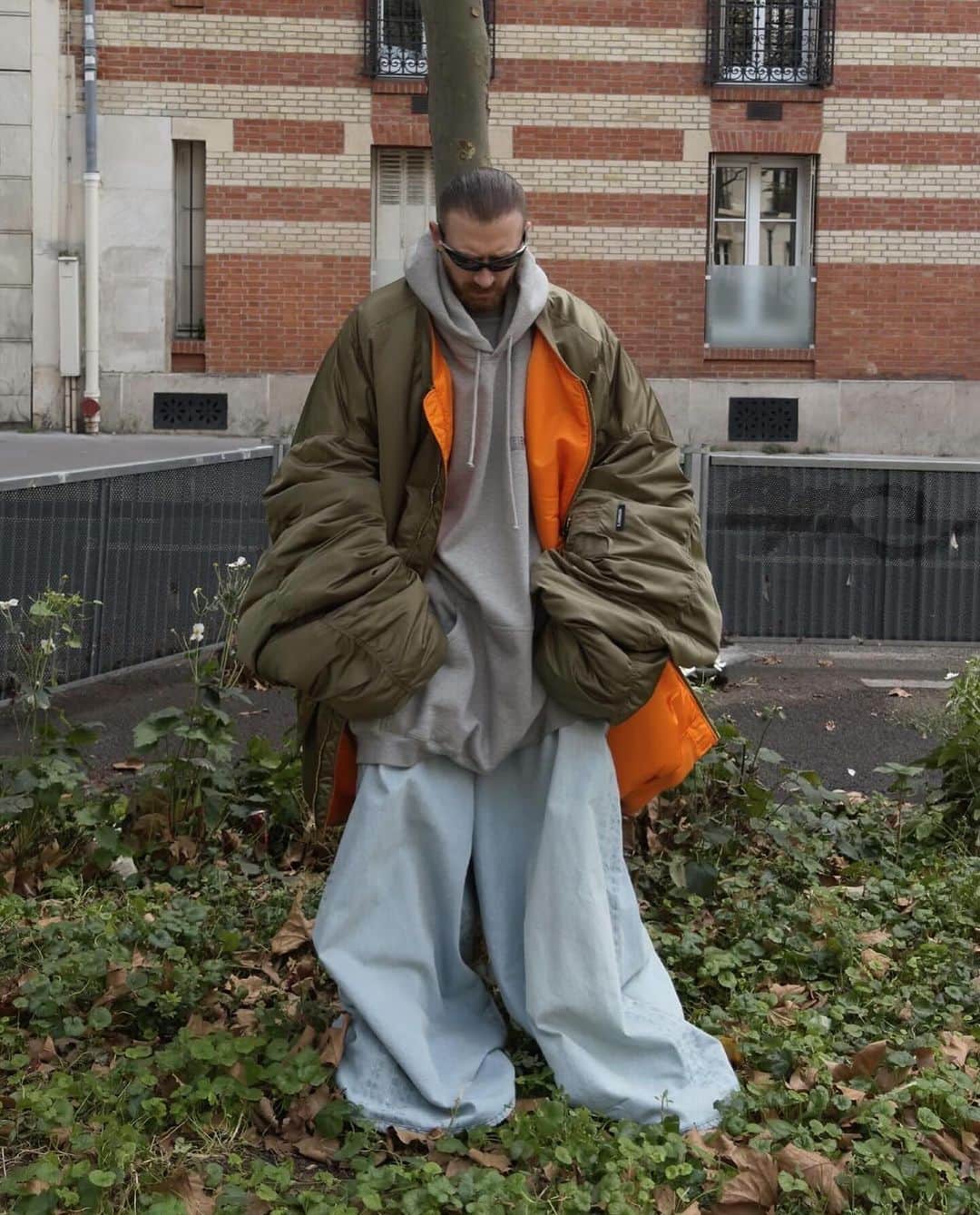 ヴェトモンのインスタグラム：「“I had a very rough time growing up, probably war times and other bad memories were catching up with me, and I went through a serious phase of drug abuse. I was in a very dark place without much support and had to dig myself out of it. Being in a much healthier place now, I am always super high on nature…”   FULL INTERVIEW BY @lalamichmich IN @reeditionmag SHOT NY @juergentellerstudio」