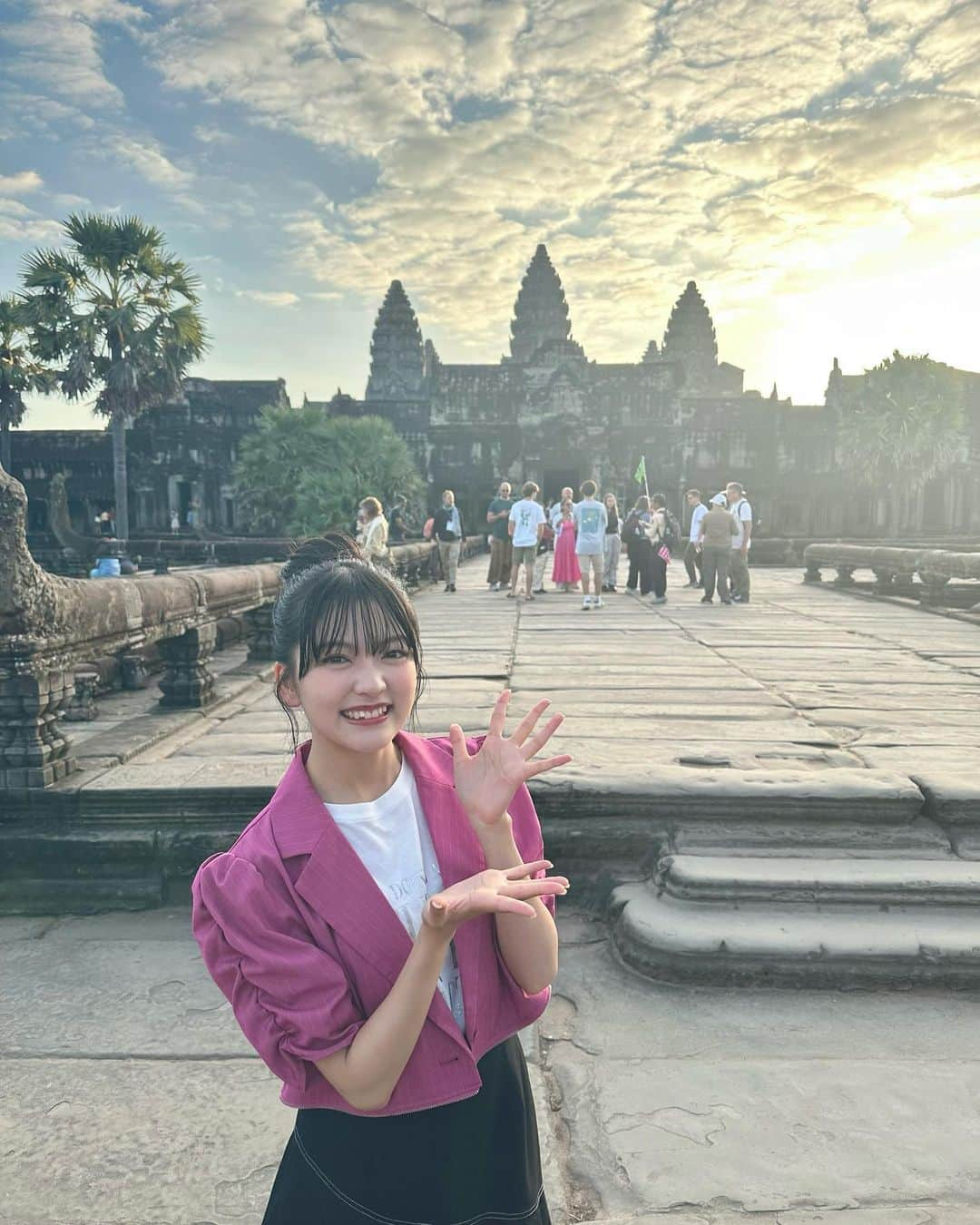 上田理子さんのインスタグラム写真 - (上田理子Instagram)「🇰🇭Angkor Wat🇰🇭  何時間でも居られてしまうほど 素敵な場所でした、、 世界遺産でくつろぎすぎてるお猿さんもみれた〜🐒笑」11月23日 23時15分 - ueda_riko_official