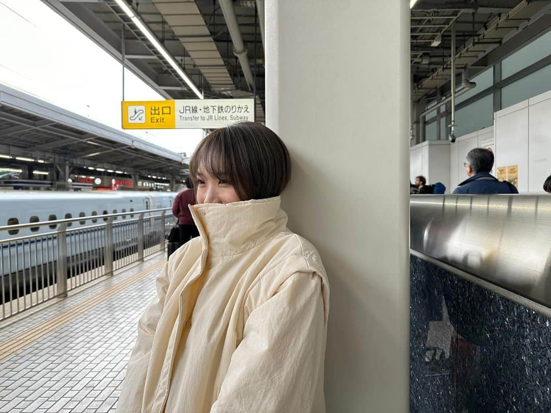 秋元真夏さんのインスタグラム写真 - (秋元真夏Instagram)「.  もふもふ。⛄️ かわゆいかわゆい桃子のお洋服🍑  #philme」11月23日 23時20分 - manatsu.akimoto_official