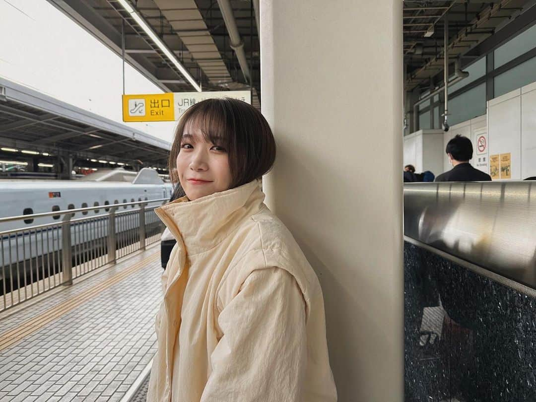 秋元真夏さんのインスタグラム写真 - (秋元真夏Instagram)「.  もふもふ。⛄️ かわゆいかわゆい桃子のお洋服🍑  #philme」11月23日 23時20分 - manatsu.akimoto_official