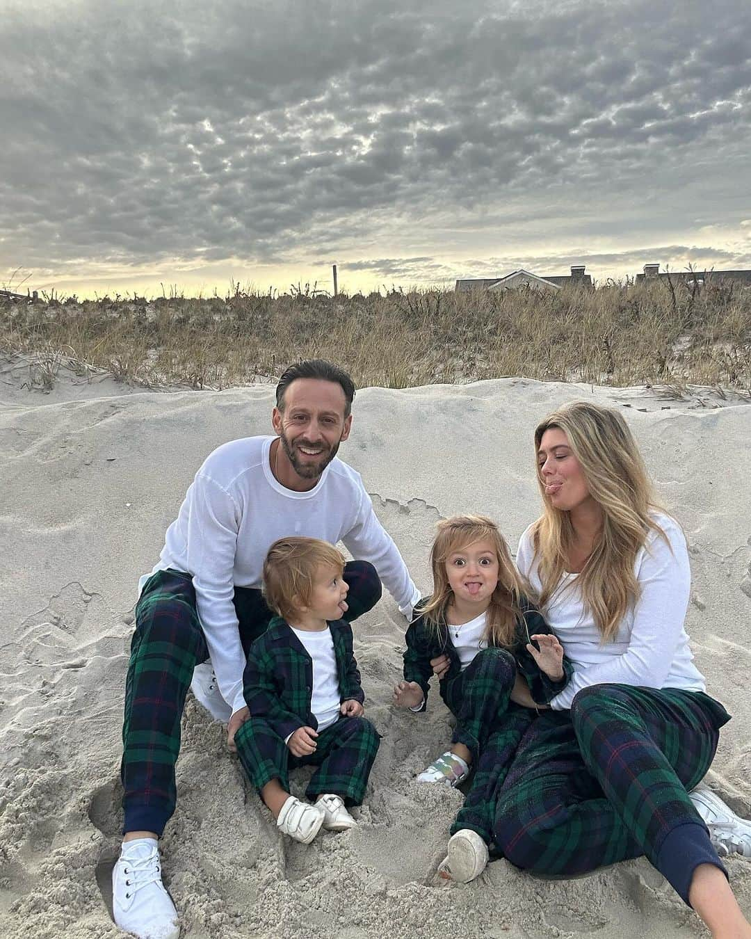 ジェイミー・レイさんのインスタグラム写真 - (ジェイミー・レイInstagram)「Happy Thanksgiving!! My heart is filled with gratitude. 🫶🏼   #family #mybabies #gratitude #blessings #lavalette #beachshoot #toddlerbelike」11月23日 23時21分 - jamieraelawrence