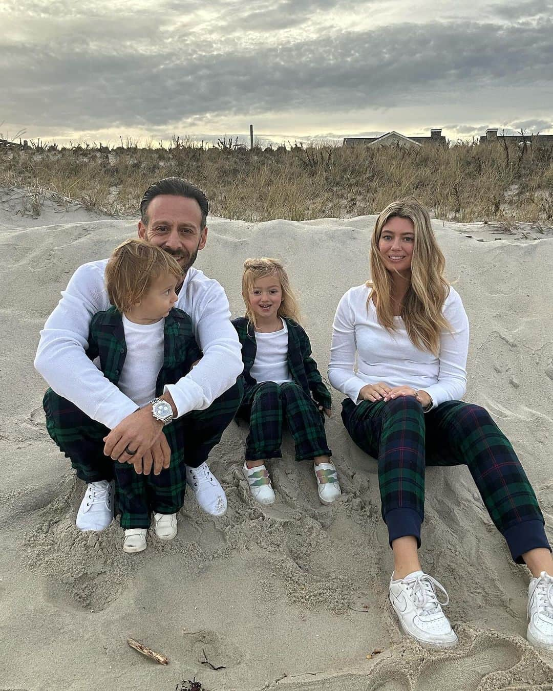 ジェイミー・レイさんのインスタグラム写真 - (ジェイミー・レイInstagram)「Happy Thanksgiving!! My heart is filled with gratitude. 🫶🏼   #family #mybabies #gratitude #blessings #lavalette #beachshoot #toddlerbelike」11月23日 23時21分 - jamieraelawrence