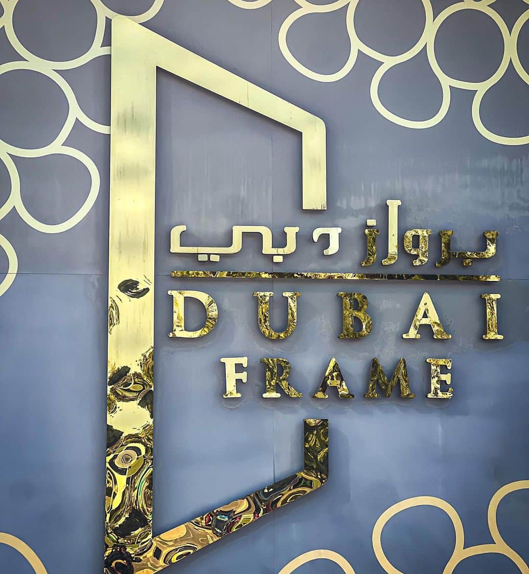 ディディ・グレゴリウスのインスタグラム：「Dubai Frame time」