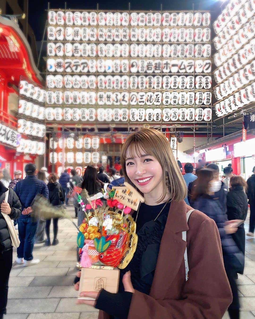 新部宏美のインスタグラム：「みんなで酉の市へ🏮」