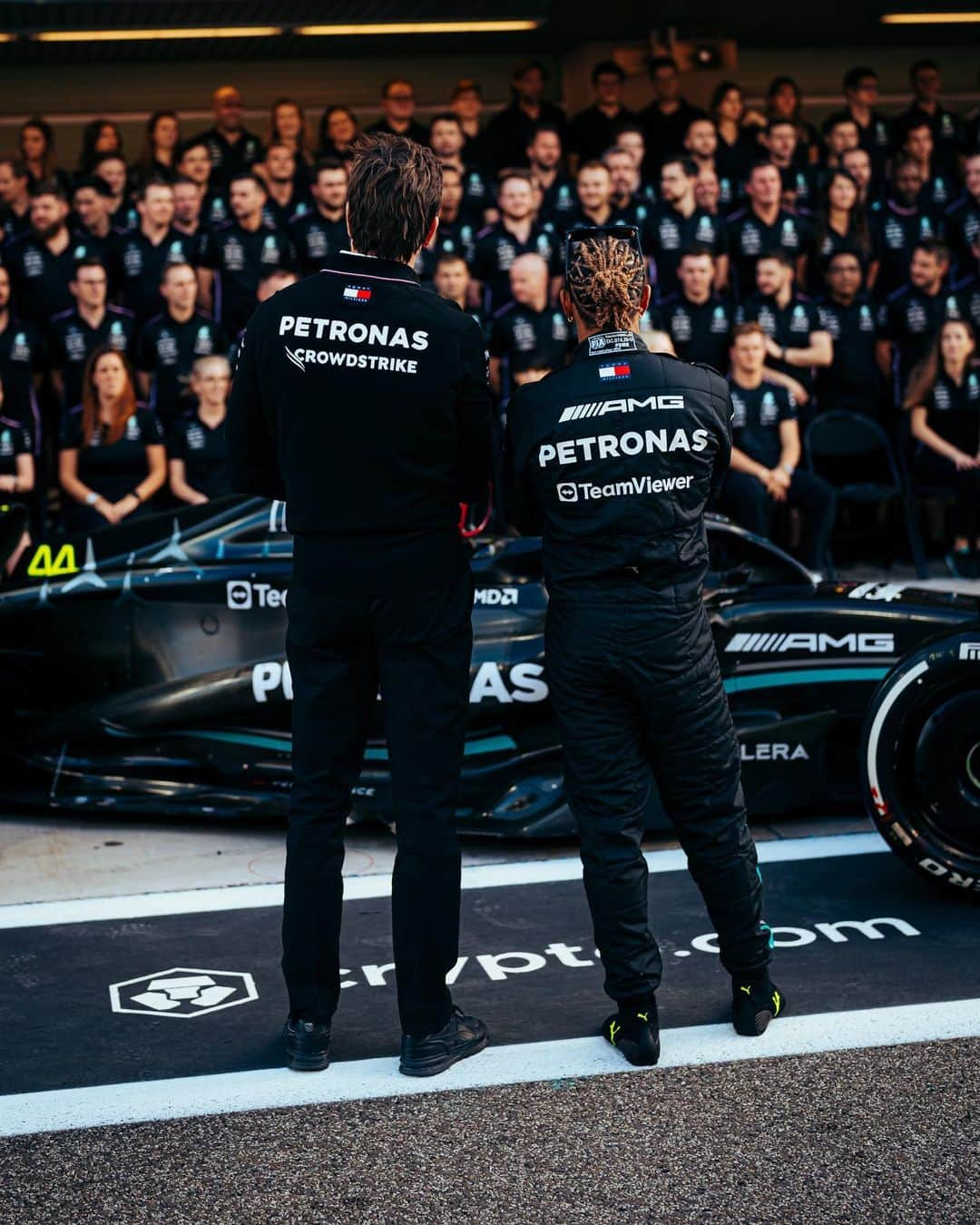 MERCEDES AMG PETRONASのインスタグラム：「2023 Class Photo. Loading... ⏳⌛️⏳」