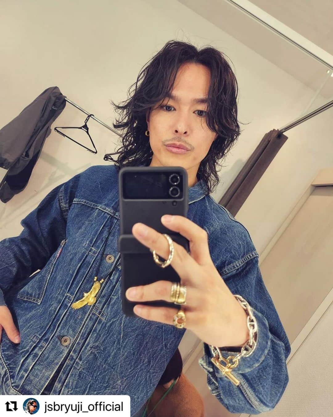 唐沢憲司のインスタグラム：「@jsbryuji_official  perm & color by TEAM L.O.G   @logreena  @log_ryunosuke630  @log_omotesando   shooting...  #vintage」