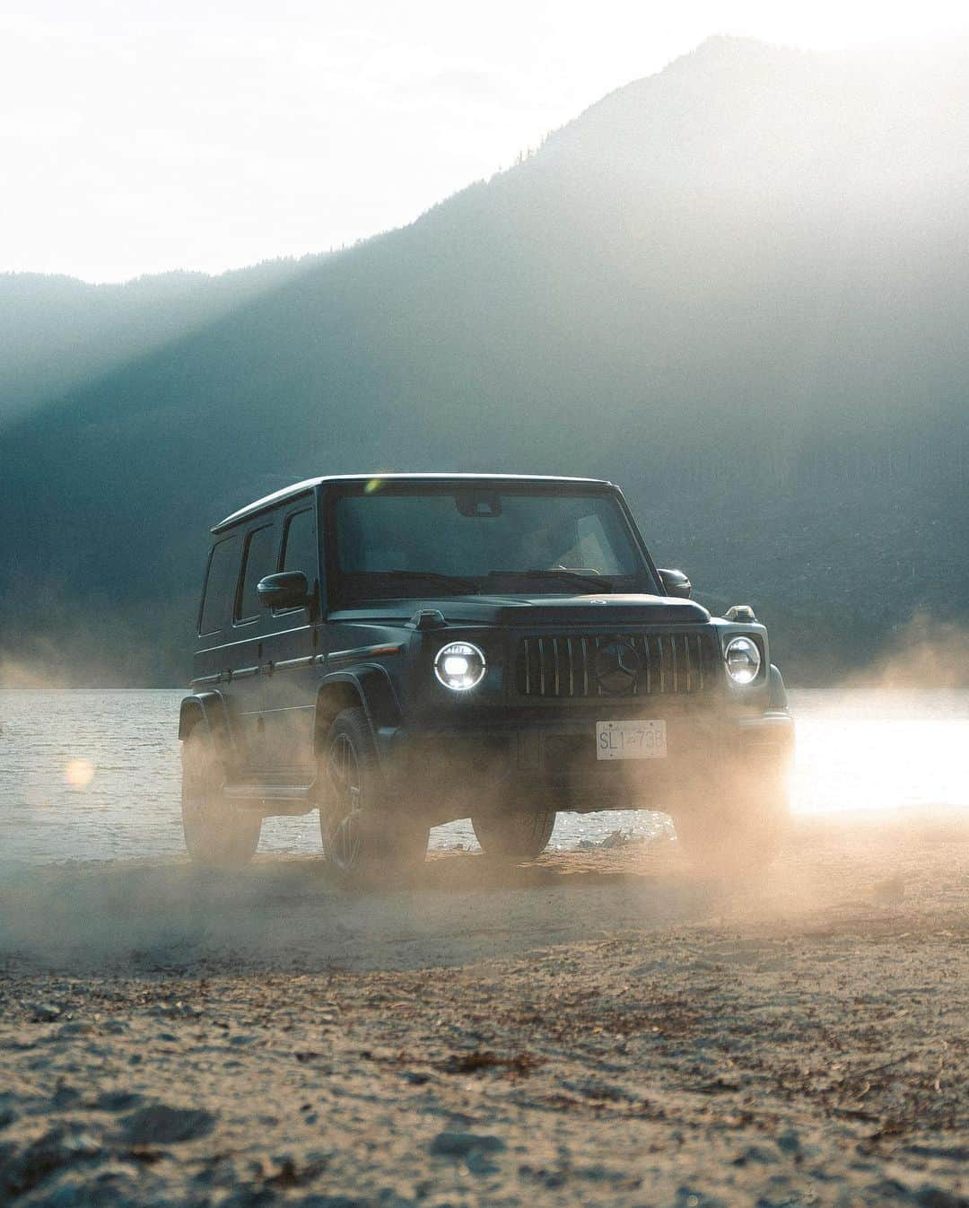 メルセデス・ベンツさんのインスタグラム写真 - (メルセデス・ベンツInstagram)「The G-Class in the Canadian Wilderness – a perfect match!   Adventure and lifestyle photographer @itsbigben grew up in British Columbia and once he earned his drivers license, Ben spent many mornings driving up to Jones Lake, exploring the lake shore, enjoying the mountains and practicing his photography.   This time he takes us with him on a trip with the G-Class, showcasing places that are close to his heart. Join him taking the 4WD off-road legend up a steep and rocky logging road to Jones Lake and follow along as we share more moments from @itsbigben and his trip for #MBcreator! Stay tuned!   #MercedesBenz #GClass」11月24日 0時02分 - mercedesbenz