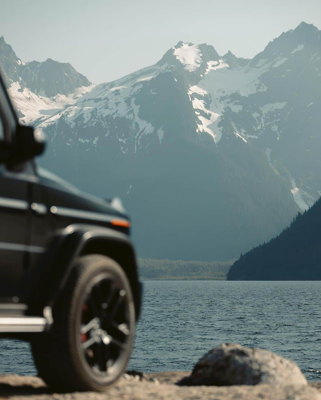 メルセデス・ベンツさんのインスタグラム写真 - (メルセデス・ベンツInstagram)「The G-Class in the Canadian Wilderness – a perfect match!   Adventure and lifestyle photographer @itsbigben grew up in British Columbia and once he earned his drivers license, Ben spent many mornings driving up to Jones Lake, exploring the lake shore, enjoying the mountains and practicing his photography.   This time he takes us with him on a trip with the G-Class, showcasing places that are close to his heart. Join him taking the 4WD off-road legend up a steep and rocky logging road to Jones Lake and follow along as we share more moments from @itsbigben and his trip for #MBcreator! Stay tuned!   #MercedesBenz #GClass」11月24日 0時02分 - mercedesbenz