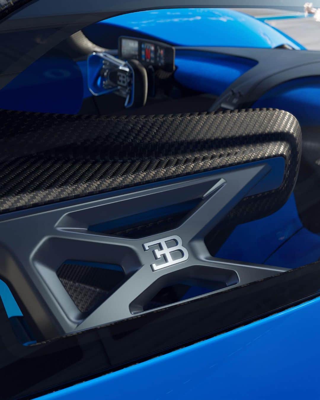 ブガッティさんのインスタグラム写真 - (ブガッティInstagram)「Tailored specifically for on-track driving, the BOLIDE’s multi-pad seats are precisely layered directly onto the monocoque, ensuring an unwavering connection is made between the pilot and their BUGATTI hyper sports car.  The BOLIDE interior is a entirely unique experience – four seating size options deliver a cocoon-like fit, whilst bespoke materials personalisation ensures a seamless fusion of individuality and performance.  #BUGATTI #BOLIDE – WLTP: bugatti.link/consumption」11月24日 0時11分 - bugatti