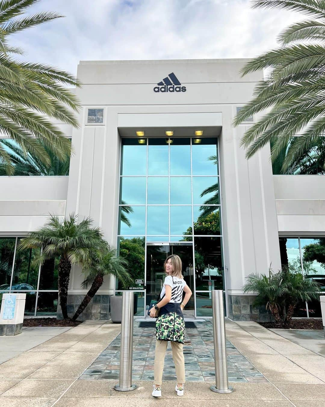 月本えりのインスタグラム：「Thanks for the office tour💁‍♂️🏢🙏 @junecate @kellykikuta @valkriegel @adidasgolf  @smadigan21 @koki24da 🙇‍♀️🫶 Hope to see you soon🌴⛳️❤️‍🔥  Carlsbadにあるadidas golfのオフィスに遊びに行ってきました🌴 仕事じゃなくて、日本に来たときに会ったみんなに会いに行きたくて😆 オフィスツアーとても楽しかったです、ありがとうございました🫶  帰りはKellyがブックしてくれたゴルフ場でゴルフして帰りました✌️  Thank you for everything❤️‍🔥❤️‍🔥🤣🤣  #adidasgolf #アディダスゴルフ #golf #ゴルフ #carlsbad #🇺🇸 #officetour #goodtimes  #thankyousomuch #❤️‍🔥 #golfer #losangeles」