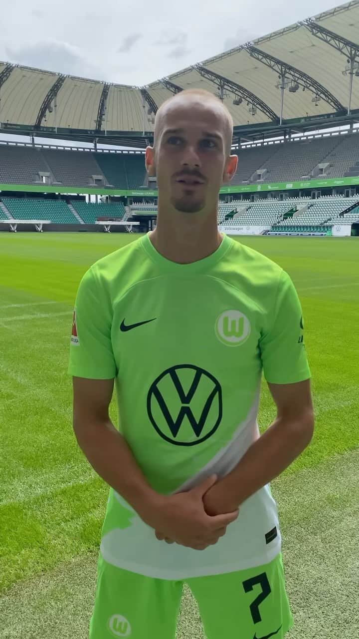 VfLヴォルフスブルクのインスタグラム：「Welcher Song pusht euch? 🎶🔥  #vflwolfsburg #arbeit #fussball #leidenschaft #immernurdu #immer_hungrig」