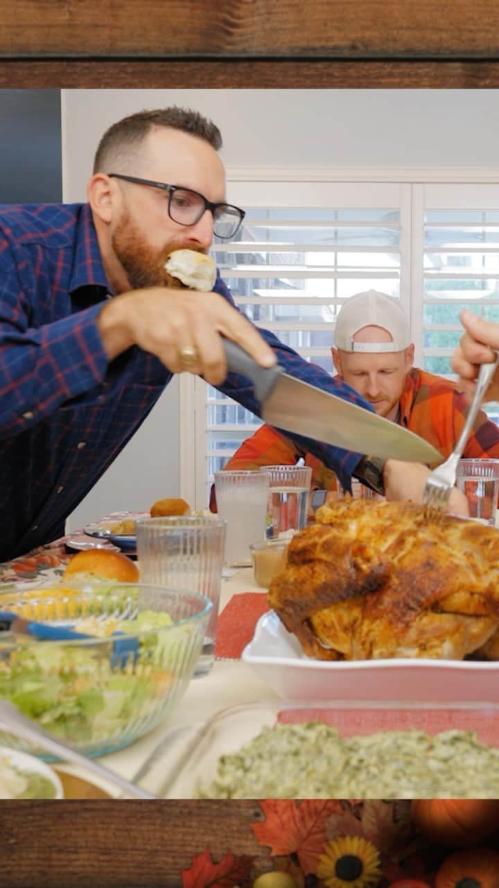 Dude Perfectのインスタグラム：「LOTS to be thankful for today 😅 Happy Thanksgiving from the Dude Perfect family! 🦃」