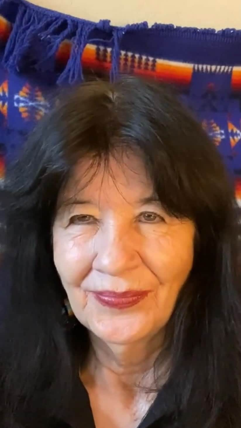 ブライス・ダラス・ハワードのインスタグラム：「“At this table we sing with joy, with sorrow. We pray of suffering and remorse. We give thanks.” ~ @joyharjoforreal   🎥: @poetsorg  #JoyHarjo」