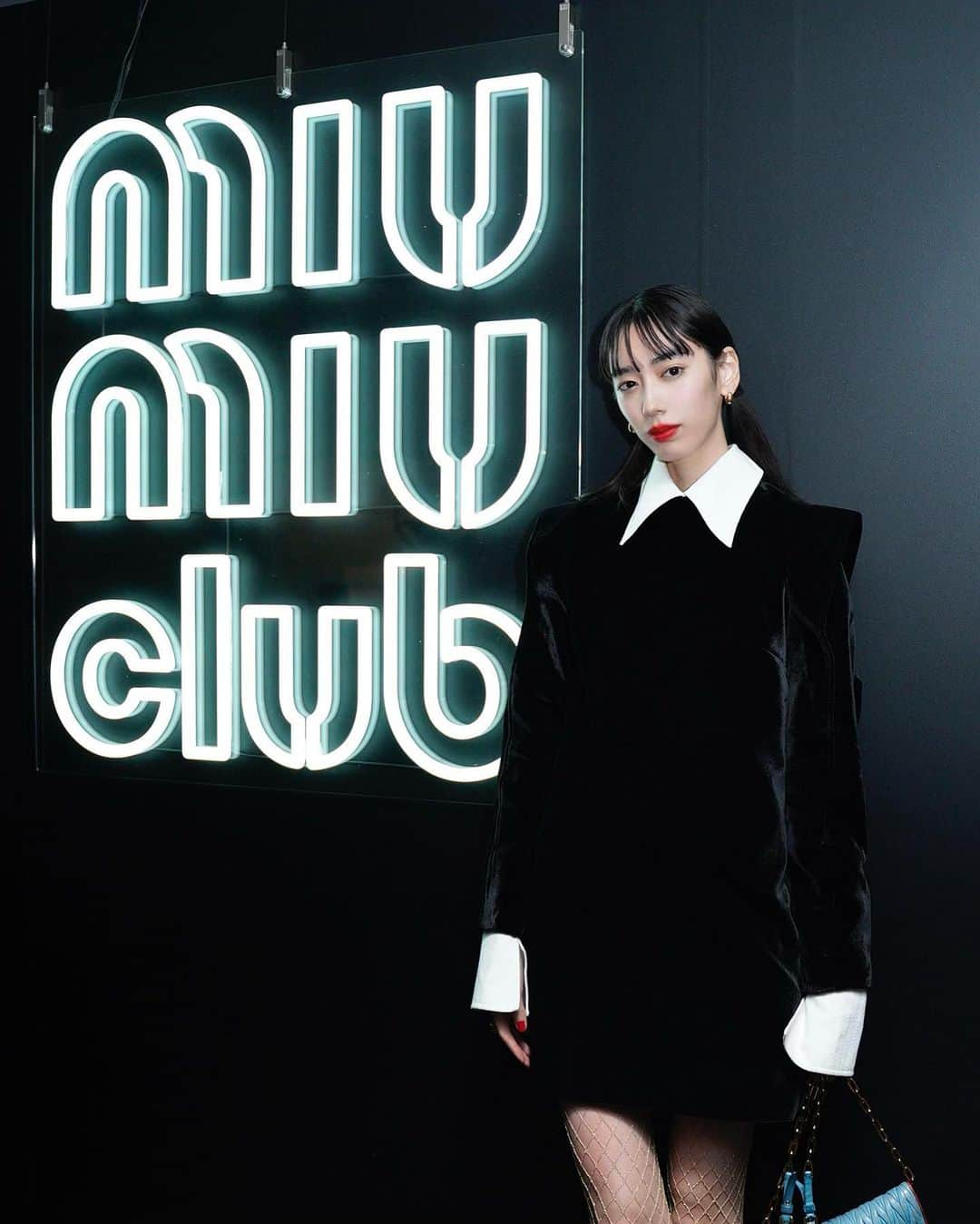 晶のインスタグラム：「@miumiu  #miumiu #miumiuclubtokyo 🤍🖤」