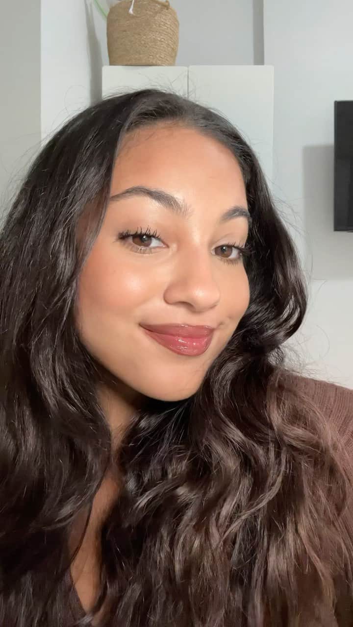 Tarte Cosmeticsのインスタグラム：「Some are serving turkey but we’re serving looks. 🤭🦃 Happy Thanksgiving, tartelettes! You deserve to treat yourself to 30% off on tarte.com!   🤎 maracuja juicy lip liner in brown 💗 maracuja juicy lip balm in raspberry   #tartecosmetics #rethinknatural #cyberweeksale」