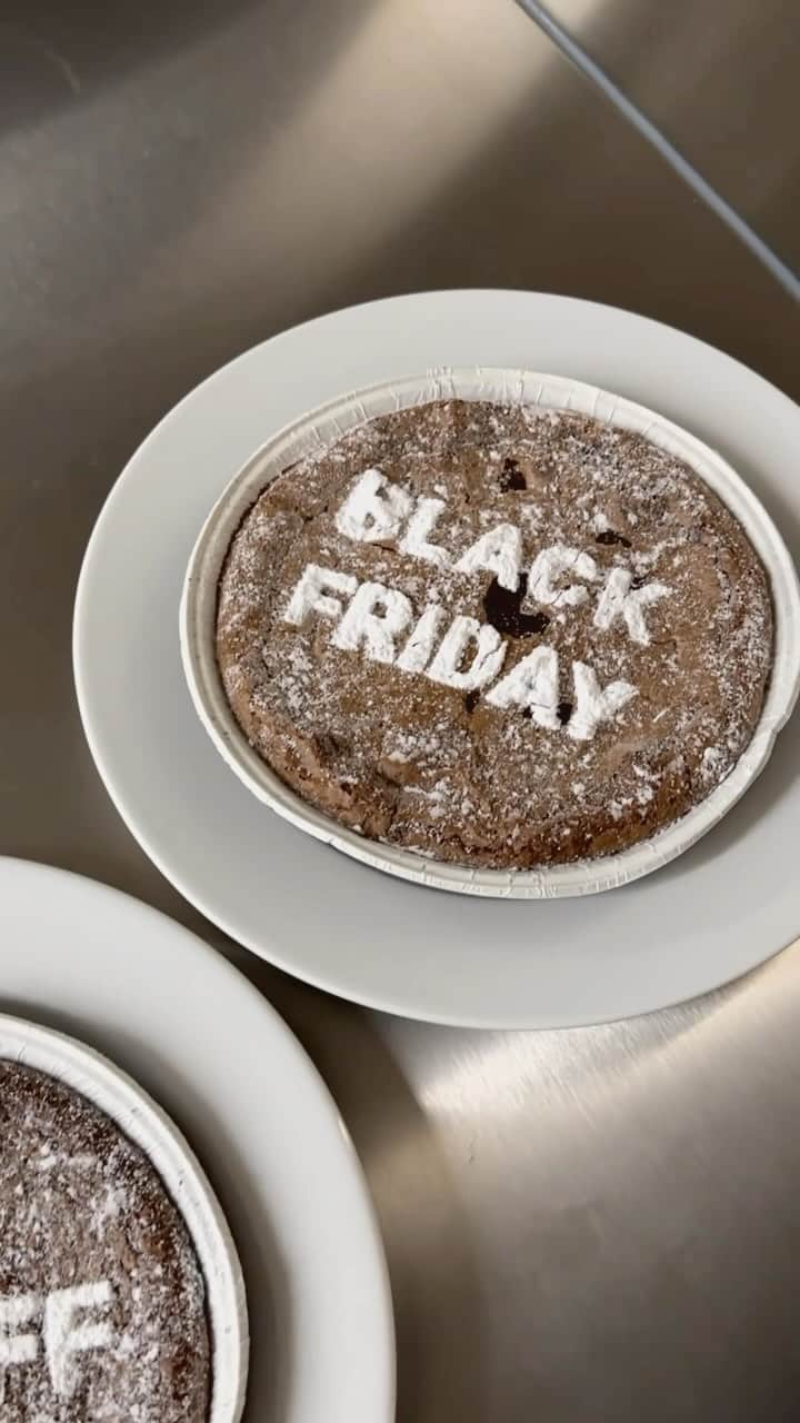 ウィークデイのインスタグラム：「20% off everything. Have the cake and eat it too. Piece of cake. The icing on top. You get it.」