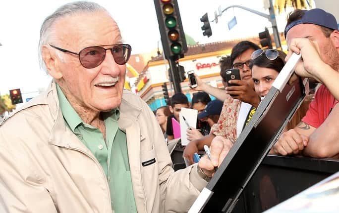 スタン・リーのインスタグラム：「On this Thanksgiving, we’d like to thank Stan’s fans for always remembering and commemorating Stan and all the wonderful stories, characters, and joy he shared with the world.  We are grateful for your support as we continue to celebrate Stan’s life, legacy, and work with you.  #HappyThanksgiving #StanLee」