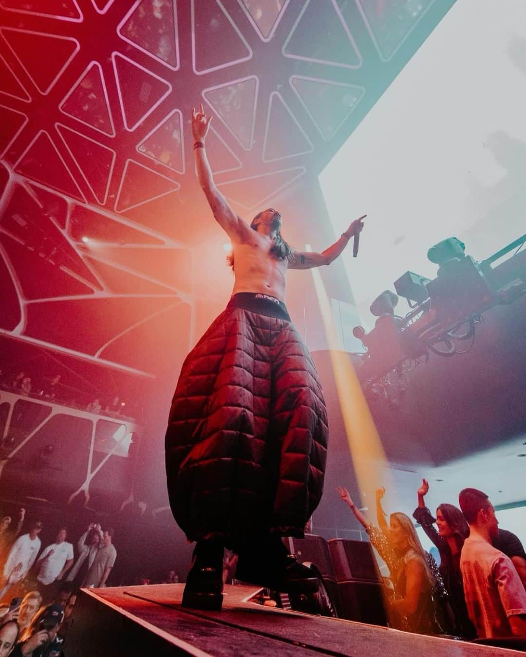 スティーヴ・アオキさんのインスタグラム写真 - (スティーヴ・アオキInstagram)「DJ and Vegas resident @steveaoki knows how to get a party started. Wearing Ferrari quilted eco-satin bermuda trousers in Las Vegas for the GP weekend.   Ph. Brad Heaton  #LasVegasGP #FerrariStyle」11月24日 1時00分 - steveaoki