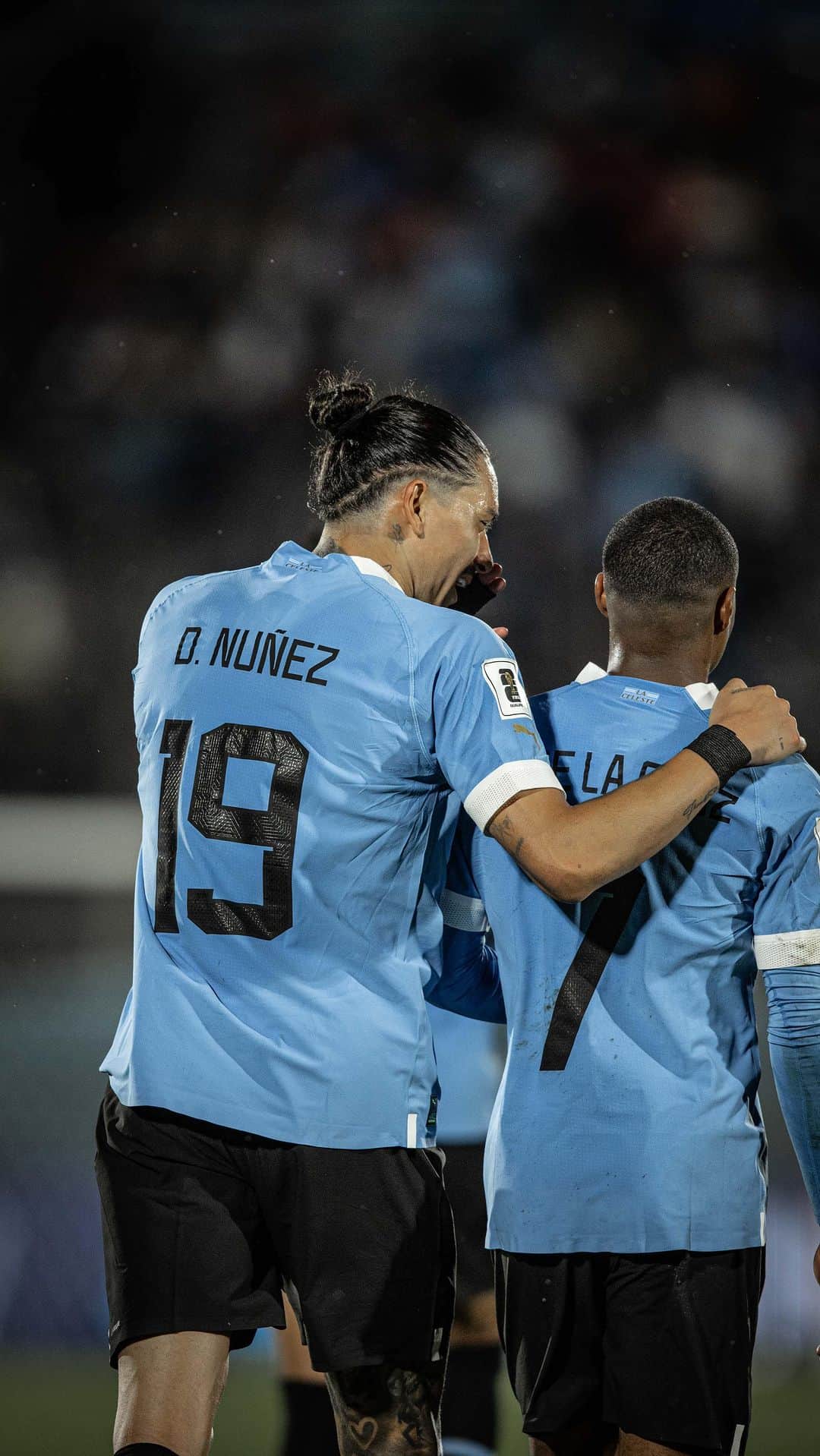 サッカー ウルグアイ代表チームのインスタグラム：「🎮 ¿𝐆𝐨𝐥? 𝐆𝐨𝐥𝐚𝐳𝐨  Primero, la pelota que pone Valverde. Segundo, cómo salta y asiste De La Cruz. Y tercero, fue el tercero, de Darwin, para variar.  📺 AUF.tv   #ElEquipoQueNosUne」