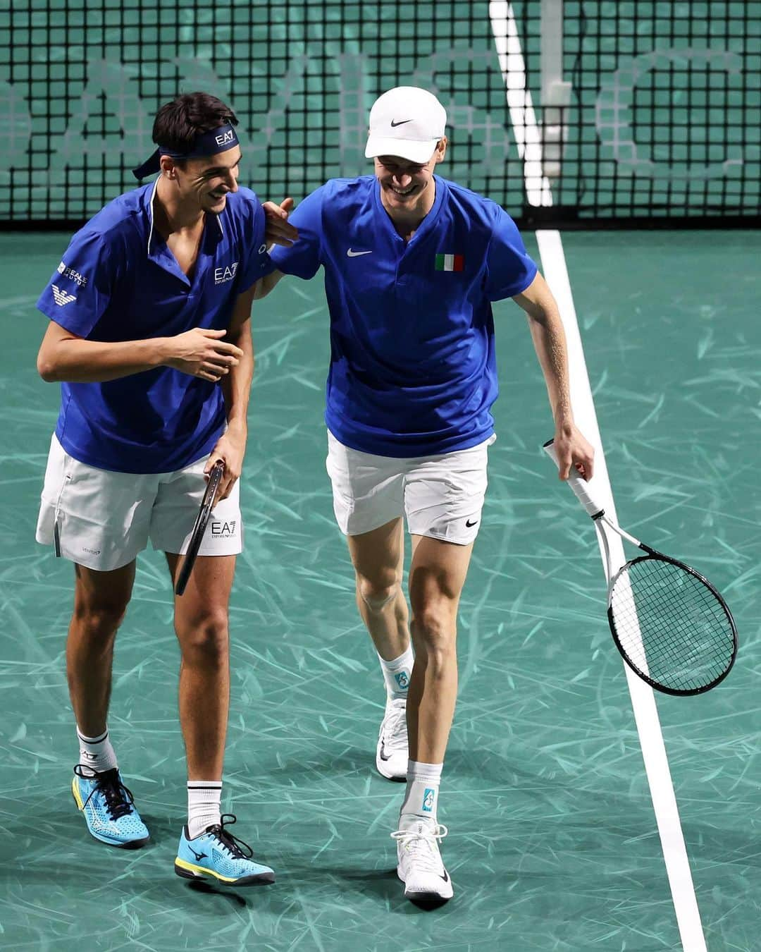 ATP World Tourのインスタグラム：「Smiling into the semi-finals! 😊  Back-to-back semi-finals for Italy after @janniksin and @lorenzosonego take down Griekspoor/Koolhof in straight sets!   @daviscup | #DavisCupFinals」