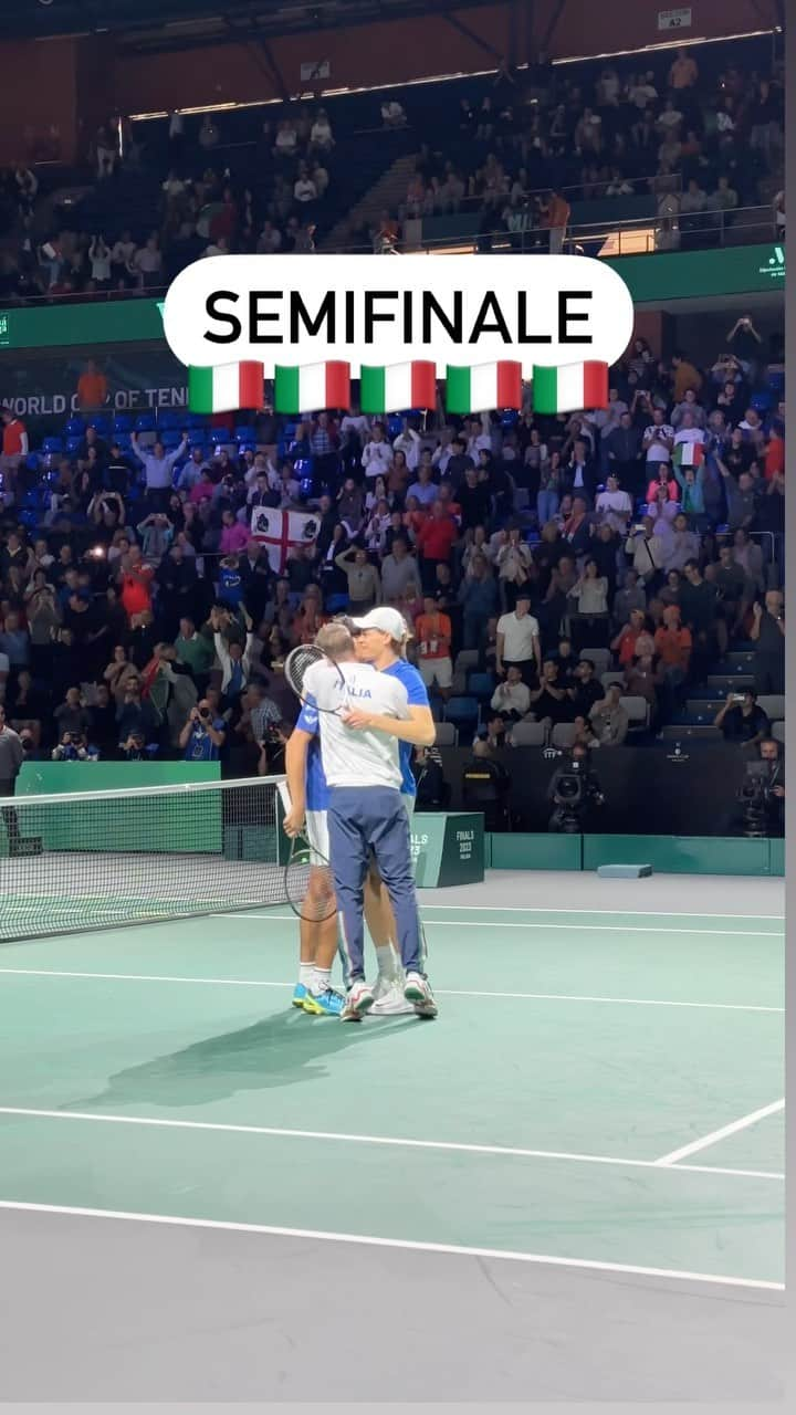 ATP World Tourのインスタグラム：「Semi-final feels from court side 🥰🤩  #DavisCupFinals」