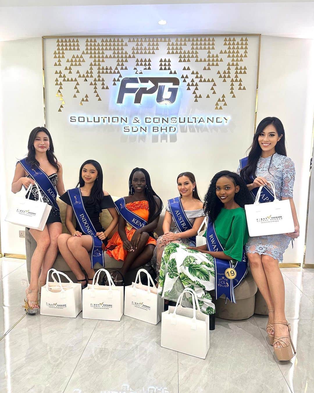 絹野志朋のインスタグラム：「🏢 Visiting @fpg_berhad  for learning finance and technology📚✍️  It was a very new field for me,  so I could learn a lot of important things.  I need to be financially independent,  and wanna help to open the gate for everyone  who pursuing their dream.  Again, Thank you so much for having us♡  ＿＿＿＿＿＿＿＿＿＿＿＿＿＿＿＿＿＿＿＿＿＿＿＿  🇲🇾Nov 15th ~ Dec 5th Road For @misscosmoworld   National account @misscosmoworldjapan  Organizer @japan_beauty_ambassador  National director @aya_kiyota   #MissCosmoWorld #MissCosmoWorld2023 #MissCosmoWorldJapan #BeautyPageants @missosologyjapan @missosology_org」