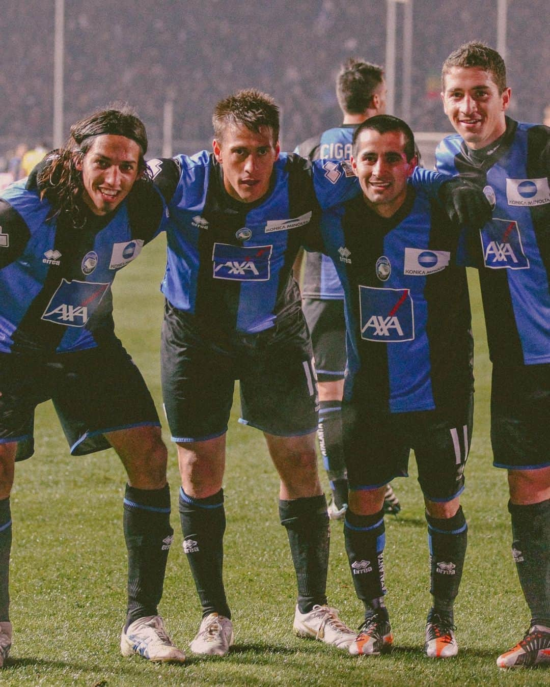 アタランタBCのインスタグラム：「#AtalantaNapoli in arrivo! 💪  It's Atalanta-Napoli week! 📸  #GoAtalantaGo ⚫️🔵」