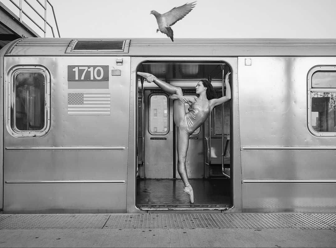 ballerina projectのインスタグラム：「Happy 🦃  𝐇𝐚𝐧𝐧𝐚 𝐁𝐚𝐬𝐬 in the Bronx.   @hannawithacamera #hannabass #ballerinaproject #ballerina #ballet #bronx #newyorkcity #subway   Ballerina Project 𝗹𝗮𝗿𝗴𝗲 𝗳𝗼𝗿𝗺𝗮𝘁 𝗹𝗶𝗺𝗶𝘁𝗲𝗱 𝗲𝗱𝘁𝗶𝗼𝗻 𝗽𝗿𝗶𝗻𝘁𝘀 and 𝗜𝗻𝘀𝘁𝗮𝘅 𝗰𝗼𝗹𝗹𝗲𝗰𝘁𝗶𝗼𝗻𝘀 on sale in our Etsy store. Link is located in our bio.  𝙎𝙪𝙗𝙨𝙘𝙧𝙞𝙗𝙚 to the 𝐁𝐚𝐥𝐥𝐞𝐫𝐢𝐧𝐚 𝐏𝐫𝐨𝐣𝐞𝐜𝐭 on Instagram to have access to exclusive and never seen before content. 🩰」