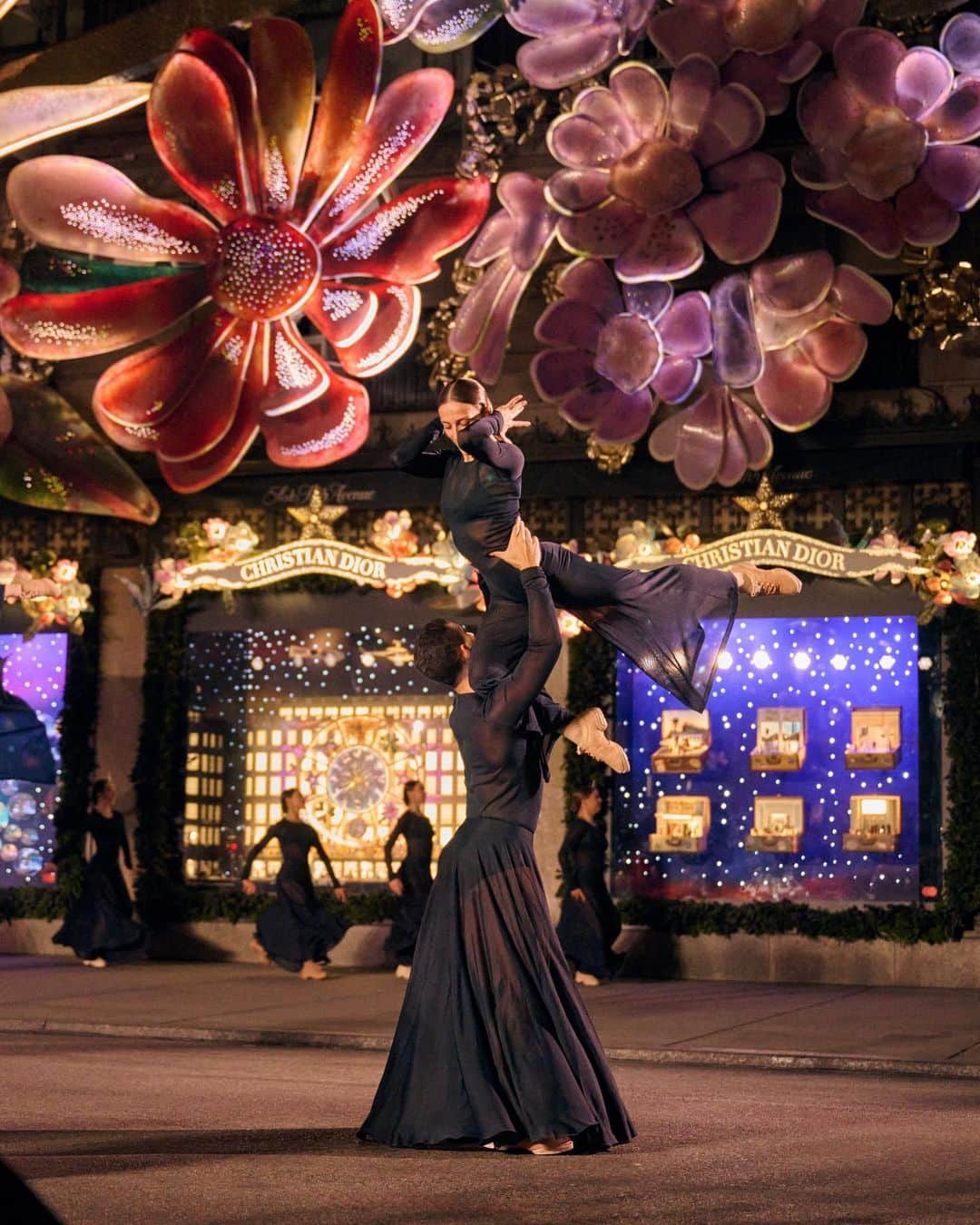 クリスチャンディオールさんのインスタグラム写真 - (クリスチャンディオールInstagram)「The launch of Dior's Carousel of Dreams at @Saks was marked by a performance from the @MarthaGrahamDance company, infusing Fifth Avenue with a ballet of light. The dancers, clad in @MariaGraziaChiuri’s navy blue knit silhouettes, designed for comfort and fluid motion, glided like figures from a fairytale. Their looks were completed with @StephenJonesMillinery's moon-shaped headdresses in glistening silver resin, sprinkled with stars, reflecting Christian Dior's legendary theatrical flair. © Photos: @JoePerri and @HereAndNowAgency Choreography: @VirginieMecene and Janet Eilber with classic movements by Martha Graham」11月24日 2時06分 - dior