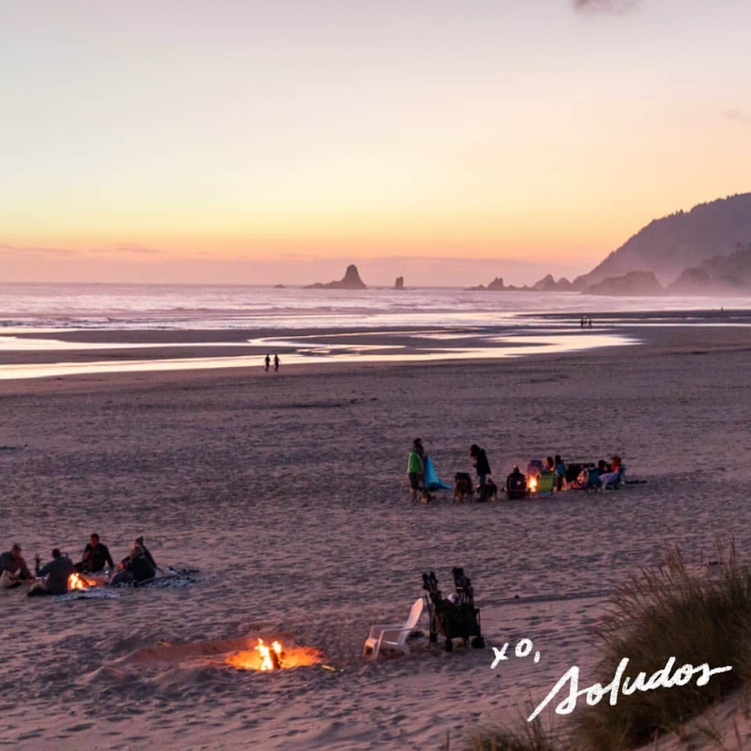 ソルドスのインスタグラム：「Whether you're enjoying the warmth of the sun or the warmth of a fire, we wish you fun times with family and friends. Happy Thanksgiving!   xo, The Soludos Team」