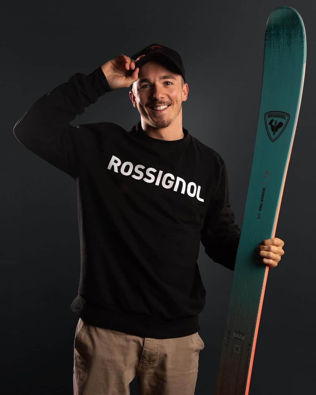 ロシニョールさんのインスタグラム写真 - (ロシニョールInstagram)「New season, new partner … and new haircut 😅 Super stoked to announce that I will not only be riding Rossignol skis and boots but also the apparel from now on.  A new adventure begins with this brand, and I’m looking forward to another season on the @freerideworldtour ! — 📸 @rossignol / @simonbfs  — #anotherbestday #rossignol #freeyourway #ski」11月24日 2時05分 - rossignol