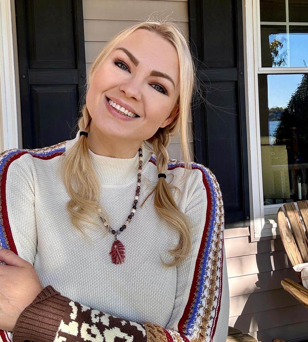 イリナ・ヴォロニーナのインスタグラム：「Wishing everyone a wonderful and safe Thanksgiving  from our family to yours 🦃🍁❤️ #happythanksgivng」