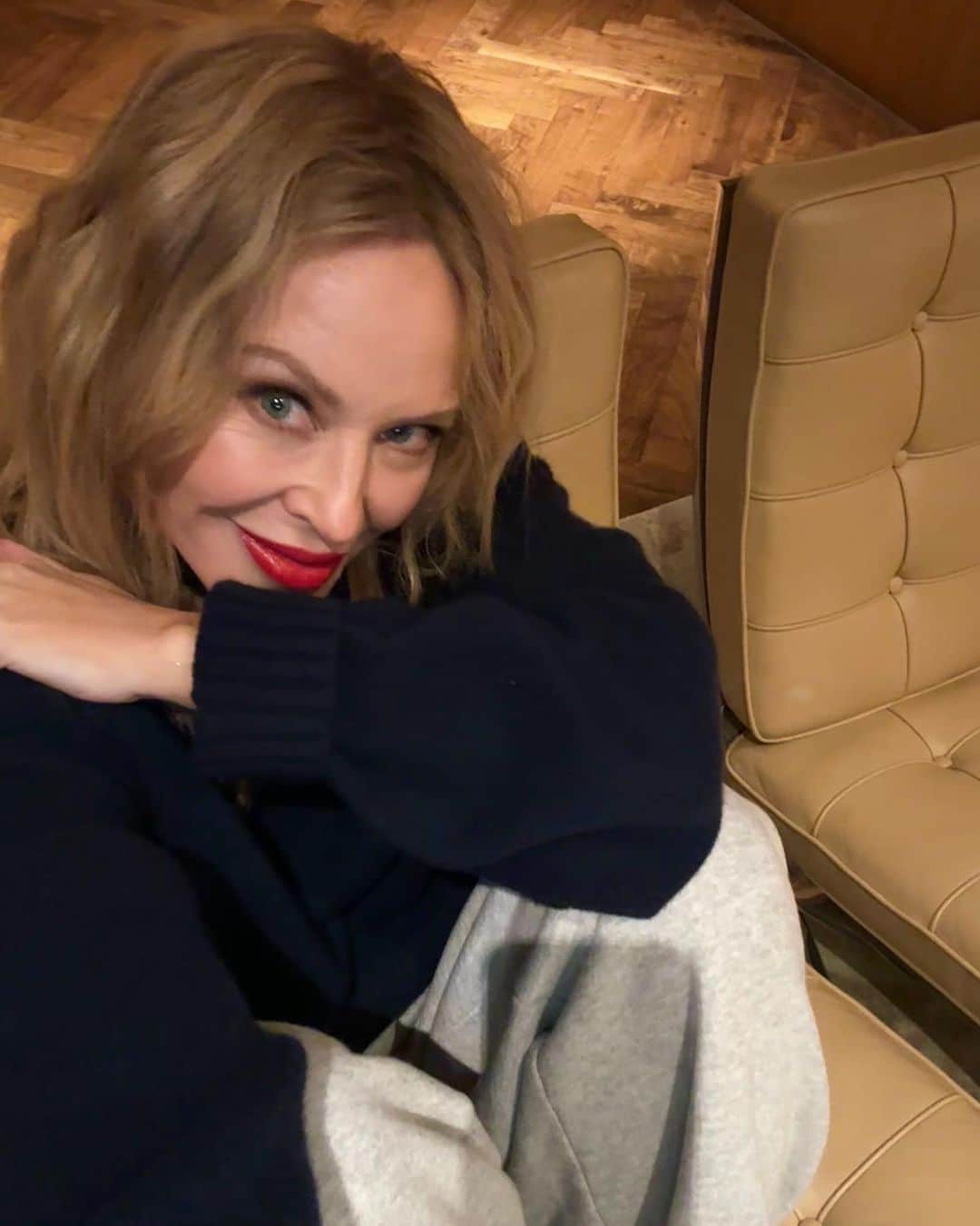 カイリー・ミノーグのインスタグラム：「#trackiedaks 😊💋」