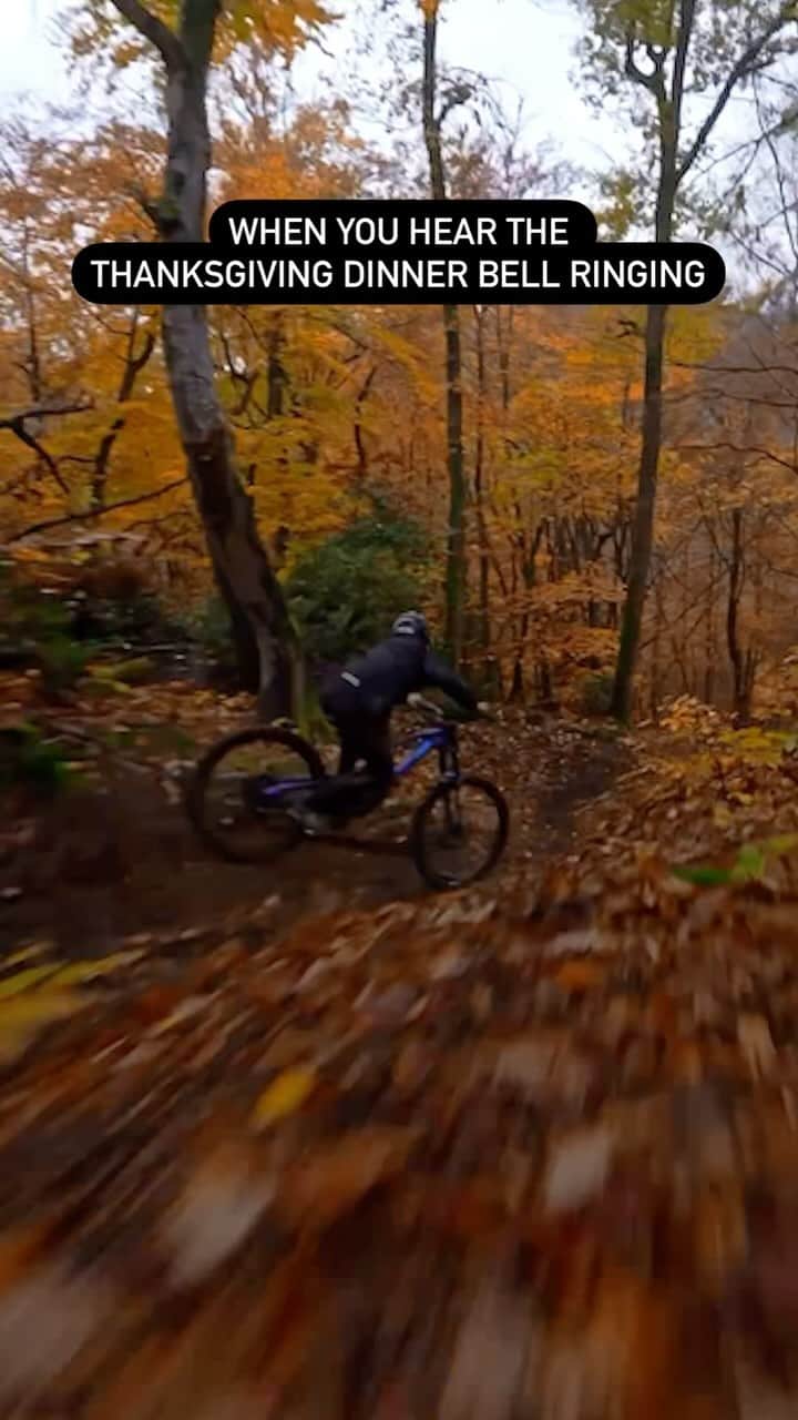 goproのインスタグラム：「@arthurdeblonde’s pre-turkey trail ride is as good as it gets 🍁 How does your family work up an appetite for the Thanksgiving feast? #GoProFPV by @ab.production.fpv.  If you’re reading this after your feast, that means Black Friday deals are underway. Tap the product tag to score up to $150 off cameras 🤑  @goprobike #GoPro #GoProMTB #MTB #Bike #DownhillMTB #FPV #FPVDrone」