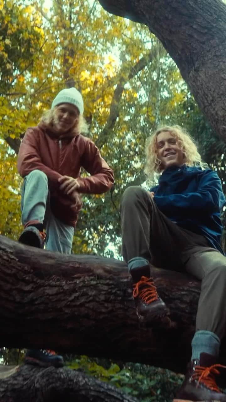 MR PORTERのインスタグラム：「“I’ve been coming to these woods with my twins, near where we live in south east London, since they were little. It’s my first and favourite escape whenever I need a break from the day-to-day, from work, from our phones.  Hidden in plain sight, it’s one of London’s greatest treasures — a place that once provided timber for Elizabeth I’s ships. Now, there are odd follies, a bat cave and the track bed of an old railway line, which makes it feel like you’ve climbed through C. S. Lewis’s wardrobe — stepping off the streets of south east London and into an ancient woodland.  The immediate switch into a world of adventure is what made it so exciting when the boys were small — but maybe even more so now! It’s the perfect place to step away from the things we surround ourselves with, and instead take time to enjoy walking and talking with each other, as well as the woodpeckers, owls, bugs and beetles that live there. It’s a quiet reminder of how lucky we are to live in a city as beautiful as London.”  Creative Director, @benchatfield and his twins are wearing the @diemmefootwear and @houdinisportswear collaborative collections for MR PORTER, celebrating the great outdoors whilst championing performance wear.  Tap the link in bio to discover the collection, and learn more about MR PORTER Health In Mind, an initiative dedicated to helping men lead happier lives.」