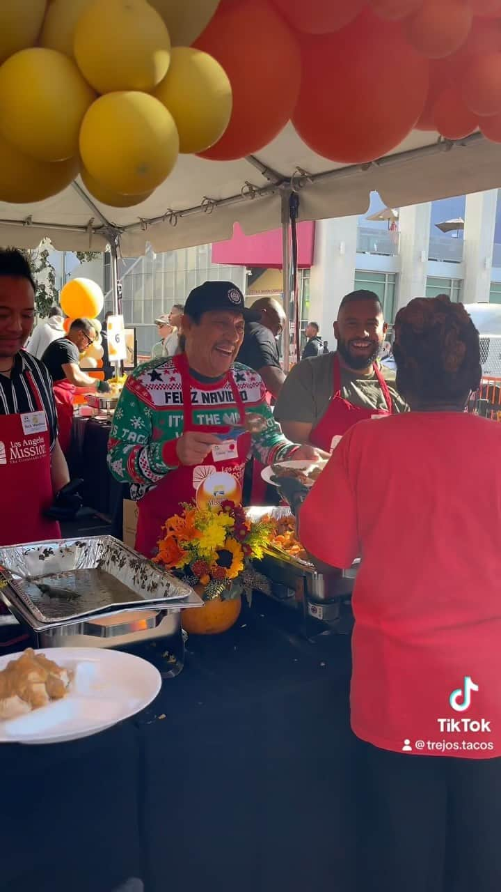 ダニー・トレホのインスタグラム：「Happy Thanksgiving from the Trejo’s Tacos team! We spent the day yesterday keeping up with tradition and volunteering at @thelamission for their 2023 Annual Thanksgiving Outreach Event! We hope you all enjoy your Thanksgiving!  We will be closed today Thursday, Nov 23rd and will resume our normal hours again starting tomorrow!   Cheers!   📍Santa Monica 316 Santa Monica Blvd 90401  📍La Brea 1048 S La Brea Ave 90028  📍Hollywood Cantina 1556 N Cahuenga Blvd 90028  📍Farmer’s Market 6333 W 3rd Street 90036  #trejostacos #trejosdonuts #trejoscoffeeanddonuts #trejoscantina #trejoscerveza #dannytrejo #tacos #thanksgiving #lamission」