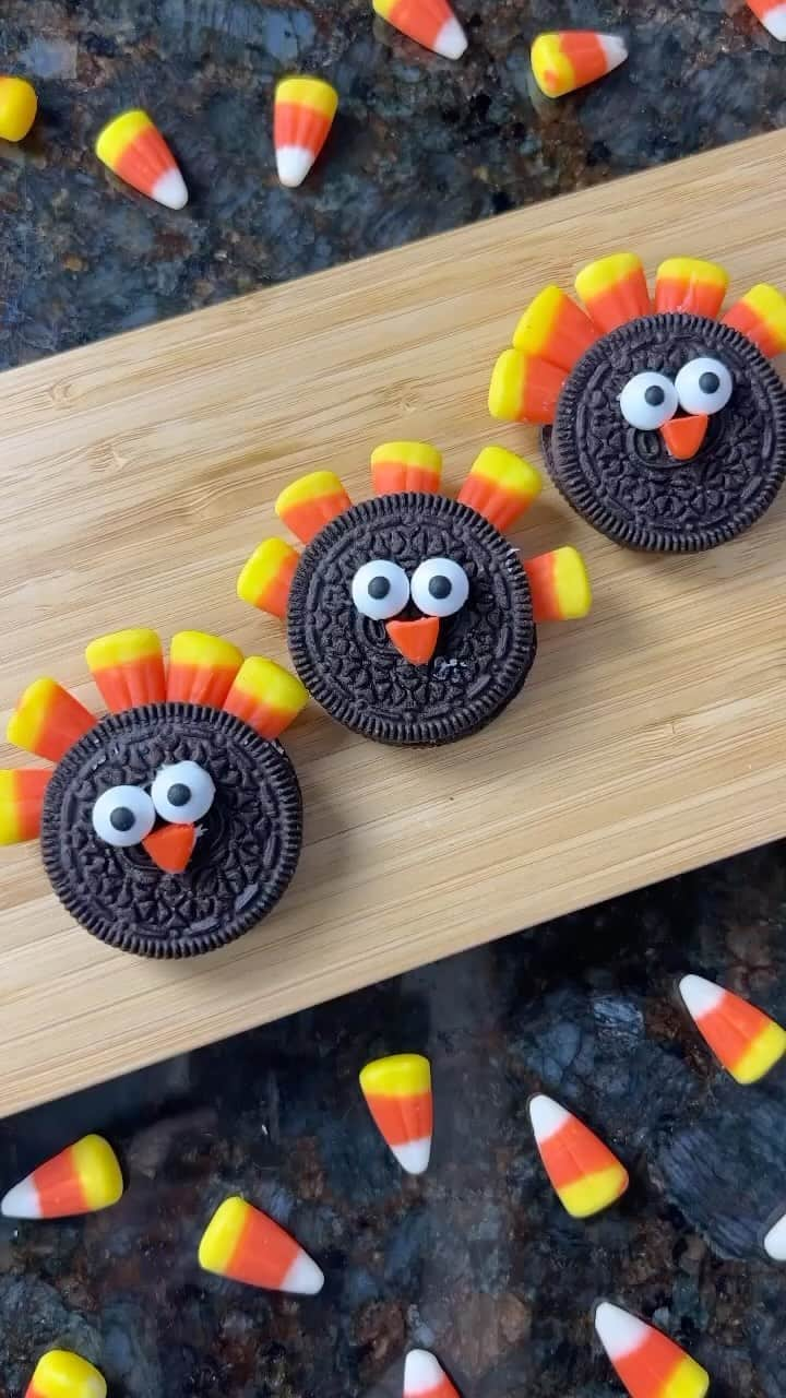 OREOのインスタグラム：「Happy Thanksgiving! 🦃  We’ll be enjoying these OREO Turkeys all day long.   📸: @live.love.speech」