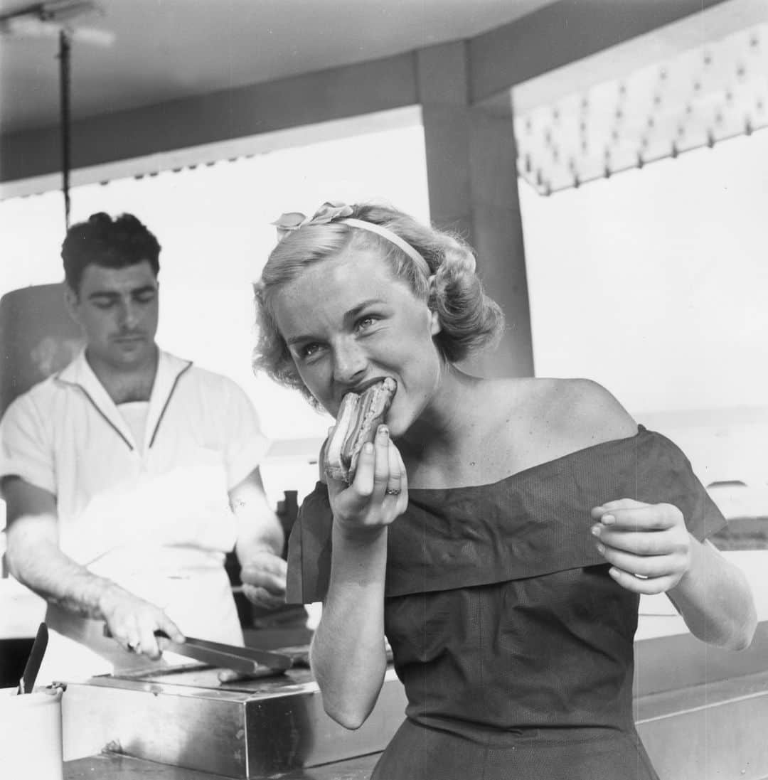 のインスタグラム：「Food for thought: Have you been chewing wrong your entire life? One editor realizes maybe she has been—and turns to three specialists for help. Tap the link in bio for all of the details.」