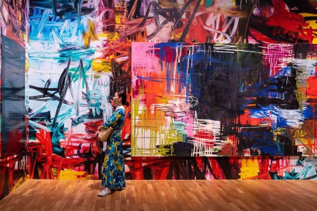 The Japan Timesのインスタグラム：「Artist Yukimasa Ida’s first major museum exhibition, “Panta Rhei: For as long as the world turns,” at Kyoto City Kyocera Museum of Art (on view through Dec. 3), presents the 33-year-old painter taking another big step in his wildly successful career.  The Tottori-born artist, a graduate of Tokyo University of the Arts and son of sculptor and Yonagi Sculpture Symposium founder, Katsumasa Ida, first gained major recognition in 2016, winning the Contemporary Art Foundation Award’s special jury prize. Ida followed up that accolade by becoming the youngest artist to take part in the Leonardo DiCaprio Foundation’s charity auction in 2017 and being included in Forbes’ 30 under 30 selection in 2018 — more early success than most young artists could reasonably expect.  In an art world increasingly dominated by wealth, “nepo babies” and artists who are as famous for their proximity to fame (Ida is known for his friendship with kabuki actor Ukon Onoe) as their artistic output, some might question such a quick rise as a result of being well-connected. What isn’t under question, however, is Ida’s talent and ability to paint. Read more with the link in our bio.  📸: @lancestein  #japan #kyoto #art #japaneseart #japaneseartist #japantimes #日本 #京都 #絵 #絵画 #画家 #芸術家 #美術 #美術館 #ジャパンタイムズ #🎨」