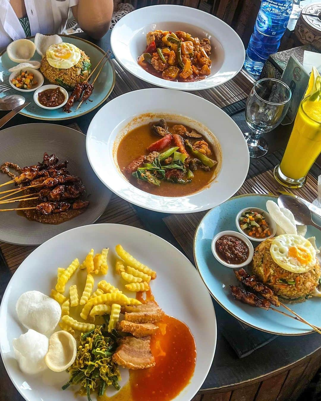 Kathryn Bernardoさんのインスタグラム写真 - (Kathryn BernardoInstagram)「Never not sharing the best food from my trips! 🤭」11月9日 19時09分 - bernardokath