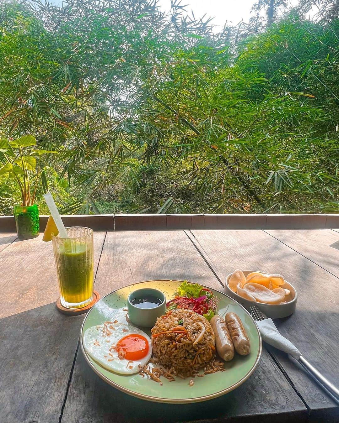 Kathryn Bernardoのインスタグラム：「Never not sharing the best food from my trips! 🤭」