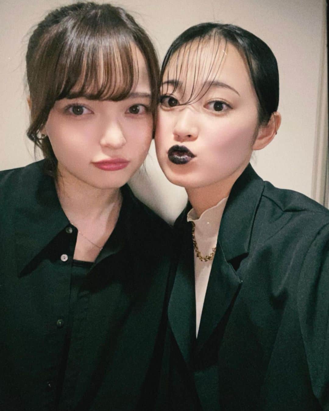 吉本実憂のインスタグラム：「大好きな子🐜✨  @sakamaki.alisa   いつ会っても パワフルで💪 可愛いくて🖤 喋りやすくて👅  何回でも言っちゃう、、 大好き。  また一緒に作品づくりしたいね✨ しようね！！  @downtown_utopia」