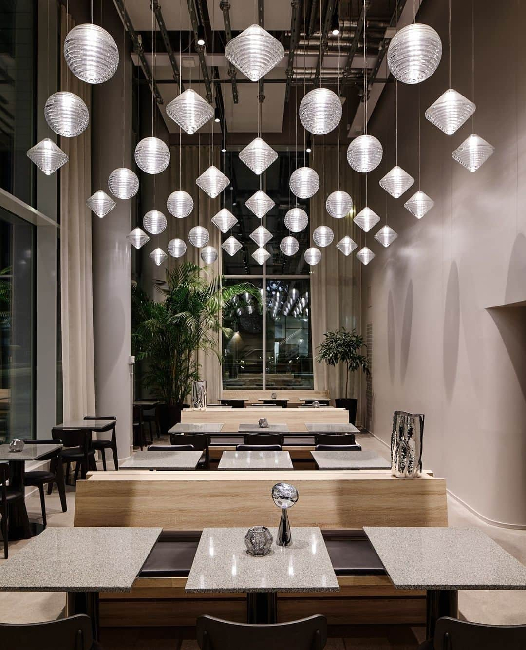 トム ディクソンのインスタグラム：「Our PRESS Sphere and Cone Pendants illuminate the dining space at Unity Helsinki. ⁠ ⁠ The ribbed glass surface is designed and engineered to catch and refract light, projecting linear and stripy patterns. ⁠ ⁠ @unity.living ⁠ @designresearchstudio」