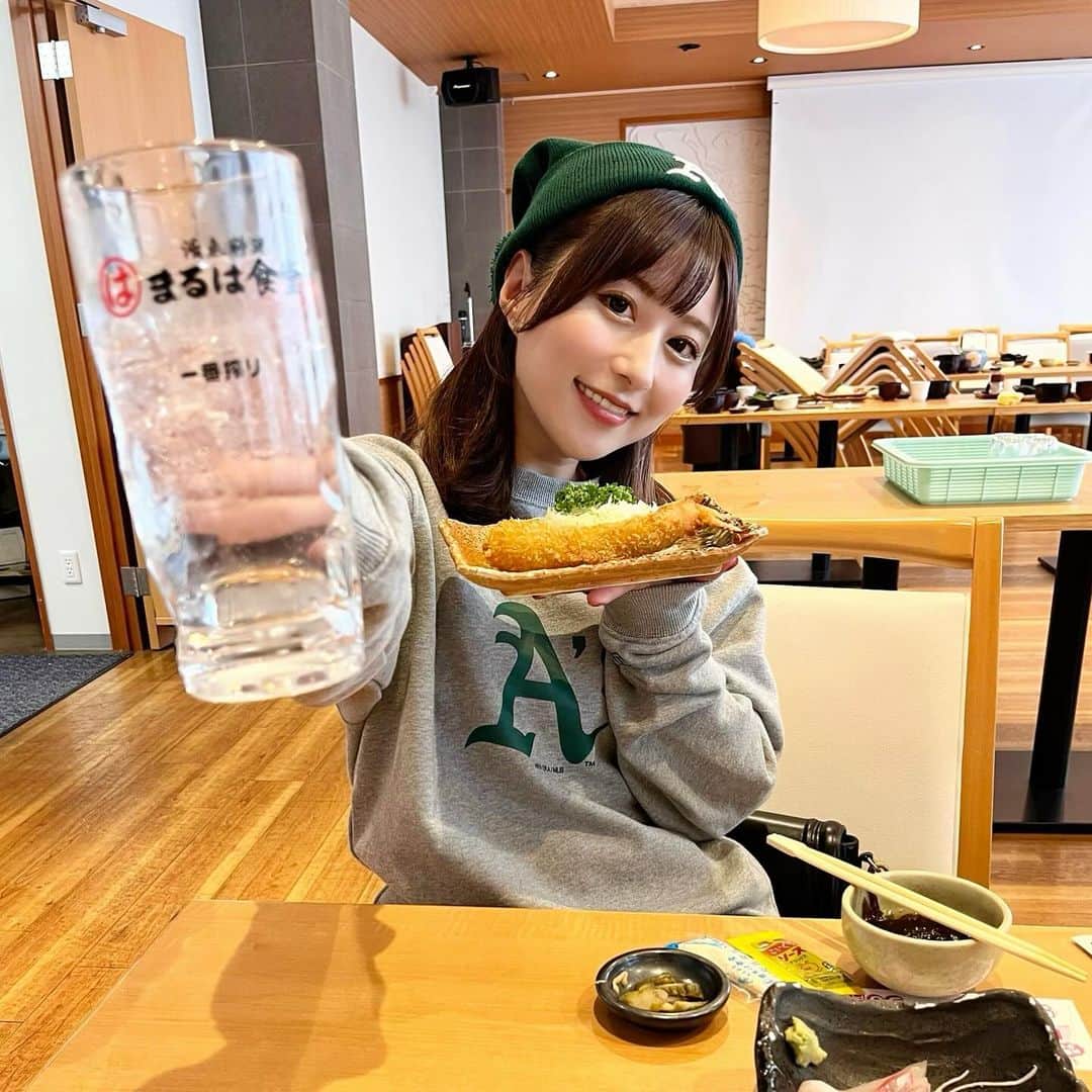 成瀬心美のインスタグラム：「🦐  オフ会で行った まるは食堂さん🍚  エビフライがおっきくて 美味しかったなぁ✨  また行きたい◡̈」