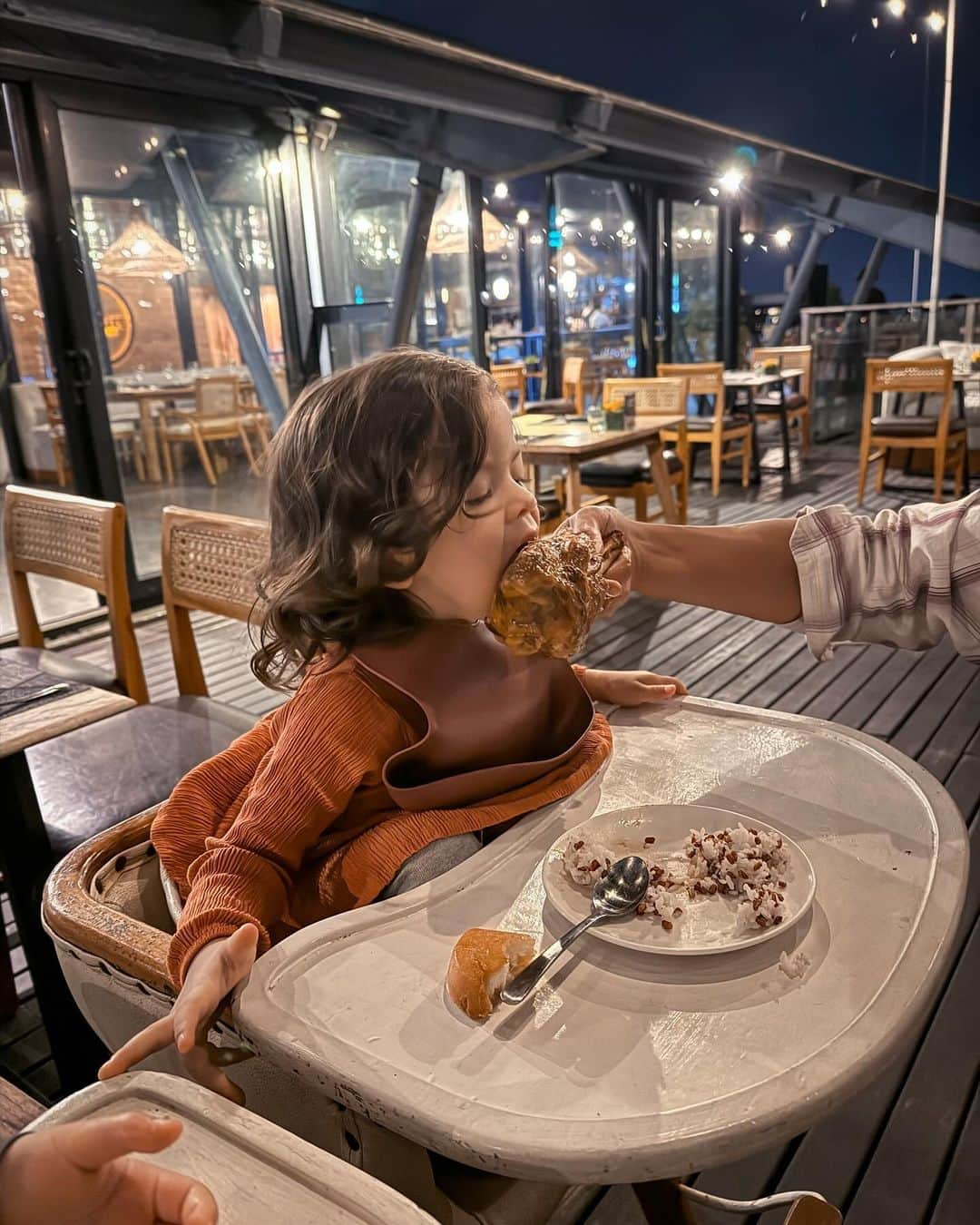 Kimberly Ryderさんのインスタグラム写真 - (Kimberly RyderInstagram)「A short getaway to @grandseminyak which is righttt by the beach 😍 Also had an lush rooftop dinner at @moonlitebali!」11月9日 17時53分 - kimbrlyryder